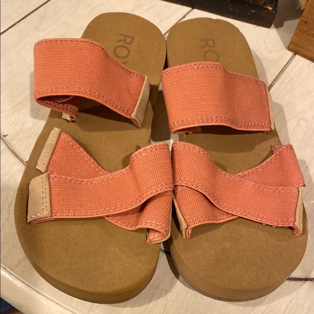 Roxy Coral and Tan Sandals size 6
554
